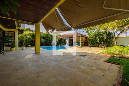 Casa de condomínio à venda com 900m², 6 quartos e 3 vagas Casa de condomínio à venda com 900m², 6 quartos e 3 vagasQuintal