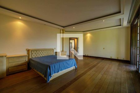 Casa de condomínio à venda com 900m², 6 quartos e 3 vagas Casa de condomínio à venda com 900m², 6 quartos e 3 vagasSuíte 3