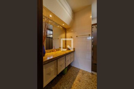 Casa de condomínio à venda com 900m², 6 quartos e 3 vagas Casa de condomínio à venda com 900m², 6 quartos e 3 vagasBanheiro Suíte 4