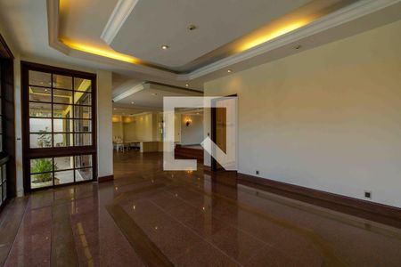 Sala de casa de condomínio à venda com 6 quartos, 900m² em Barra da Tijuca, Rio de Janeiro