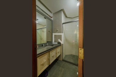 Casa de condomínio à venda com 900m², 6 quartos e 3 vagas Casa de condomínio à venda com 900m², 6 quartos e 3 vagasBanheiro Suíte 1