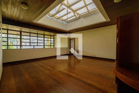 Casa de condomínio à venda com 900m², 6 quartos e 3 vagas Casa de condomínio à venda com 900m², 6 quartos e 3 vagasSala 2