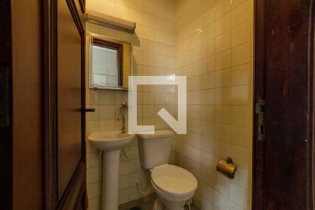 Casa de condomínio à venda com 900m², 6 quartos e 3 vagas Casa de condomínio à venda com 900m², 6 quartos e 3 vagasBanheiro de Serviço