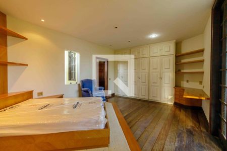 Casa de condomínio à venda com 900m², 6 quartos e 3 vagas Casa de condomínio à venda com 900m², 6 quartos e 3 vagasSuíte 5