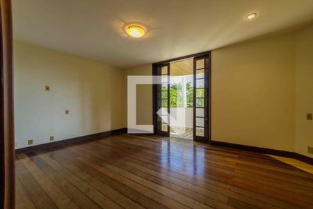 Casa de condomínio à venda com 900m², 6 quartos e 3 vagas Casa de condomínio à venda com 900m², 6 quartos e 3 vagasSuíte 4