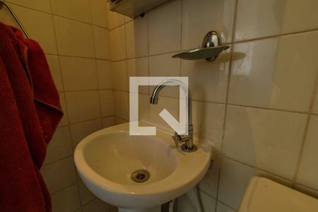 Casa de condomínio à venda com 900m², 6 quartos e 3 vagas Casa de condomínio à venda com 900m², 6 quartos e 3 vagasBanheiro de Serviço