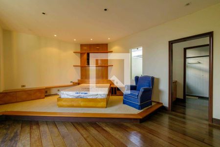 Casa de condomínio à venda com 900m², 6 quartos e 3 vagas Casa de condomínio à venda com 900m², 6 quartos e 3 vagasSuíte 5