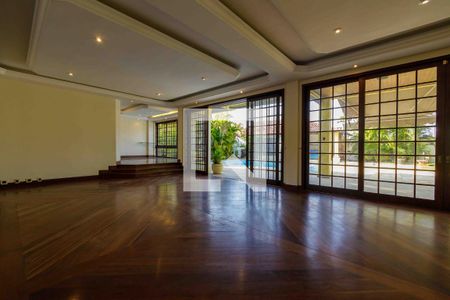 Sala de casa de condomínio à venda com 6 quartos, 900m² em Barra da Tijuca, Rio de Janeiro