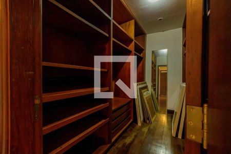 Casa de condomínio à venda com 900m², 6 quartos e 3 vagas Casa de condomínio à venda com 900m², 6 quartos e 3 vagasCloset Suíte 2