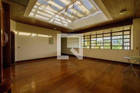 Casa de condomínio à venda com 900m², 6 quartos e 3 vagas Casa de condomínio à venda com 900m², 6 quartos e 3 vagasSala 2