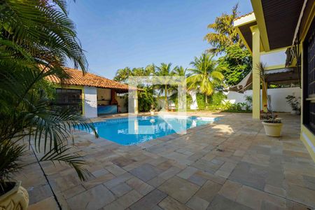 Casa de condomínio à venda com 900m², 6 quartos e 3 vagas Casa de condomínio à venda com 900m², 6 quartos e 3 vagasQuintal