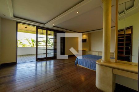 Casa de condomínio à venda com 900m², 6 quartos e 3 vagas Casa de condomínio à venda com 900m², 6 quartos e 3 vagasSuíte 3