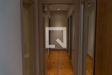 Corredor Quartos de apartamento à venda com 3 quartos, 220m² em Higienópolis, São Paulo