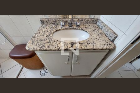 Apartamento à venda com 71m², 2 quartos e 1 vaga Apartamento à venda com 71m², 2 quartos e 1 vagaBanheiro