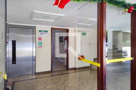 Apartamento para alugar com 72m², 2 quartos e 1 vaga Apartamento para alugar com 72m², 2 quartos e 1 vagaHall social