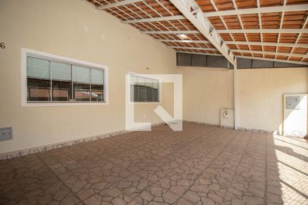Casa para alugar com 200m², 3 quartos e 6 vagas Casa para alugar com 200m², 3 quartos e 6 vagasGaragem