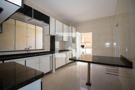 Casa para alugar com 200m², 3 quartos e 6 vagas Casa para alugar com 200m², 3 quartos e 6 vagasCozinha