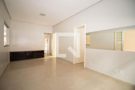 Sala de casa para alugar com 3 quartos, 200m² em Qe 32, Brasília