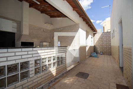 Casa para alugar com 200m², 3 quartos e 6 vagas Casa para alugar com 200m², 3 quartos e 6 vagasÁrea externa
