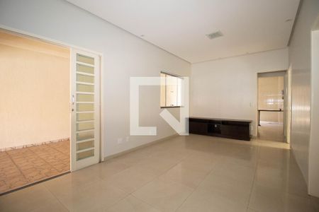 Sala de casa para alugar com 3 quartos, 200m² em Qe 32, Brasília