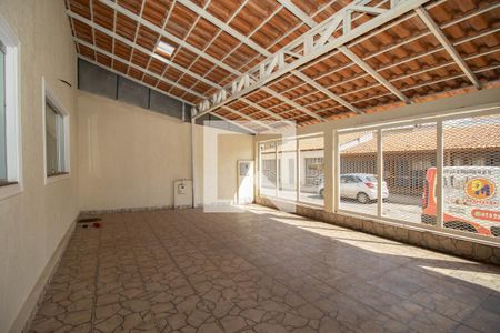 Casa para alugar com 200m², 3 quartos e 6 vagas Casa para alugar com 200m², 3 quartos e 6 vagasGaragem