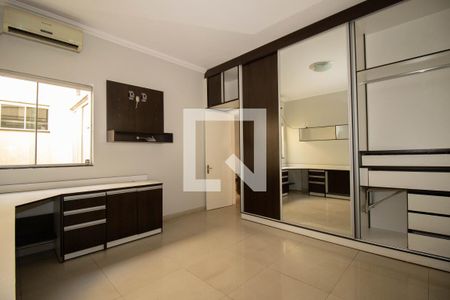 Casa para alugar com 200m², 3 quartos e 6 vagas Casa para alugar com 200m², 3 quartos e 6 vagasSuíte 2