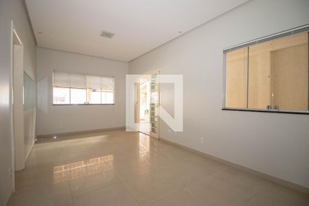 Sala de casa para alugar com 3 quartos, 200m² em Qe 32, Brasília