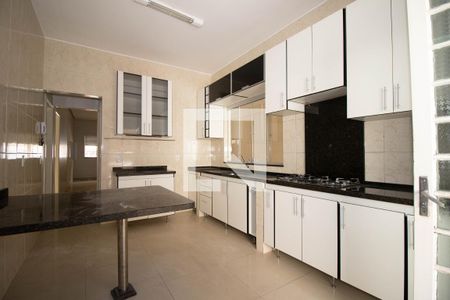 Casa para alugar com 200m², 3 quartos e 6 vagas Casa para alugar com 200m², 3 quartos e 6 vagasCozinha
