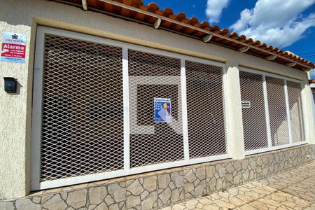 Casa para alugar com 200m², 3 quartos e 6 vagas Casa para alugar com 200m², 3 quartos e 6 vagasPlaca