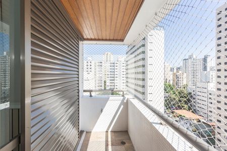 Apartamento à venda com 246m², 3 quartos e 3 vagasVaranda Quarto 3