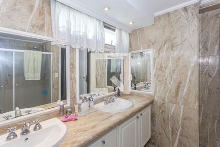 Apartamento à venda com 246m², 3 quartos e 3 vagasBanheiro Quarto 3