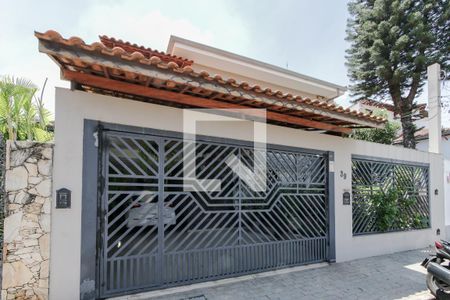 Casa à venda com 212m², 4 quartos e 3 vagas Casa à venda com 212m², 4 quartos e 3 vagasFachada