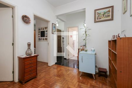 Casa à venda com 212m², 4 quartos e 3 vagas Casa à venda com 212m², 4 quartos e 3 vagasHall dos Quartos