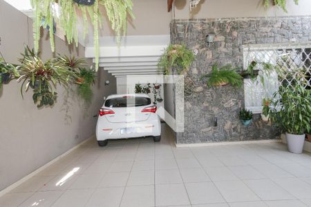 Casa à venda com 212m², 4 quartos e 3 vagas Casa à venda com 212m², 4 quartos e 3 vagasGaragem