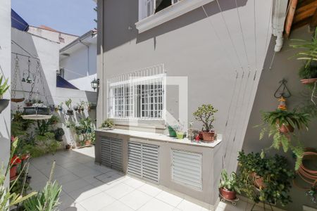 Casa à venda com 212m², 4 quartos e 3 vagas Casa à venda com 212m², 4 quartos e 3 vagasQuintal