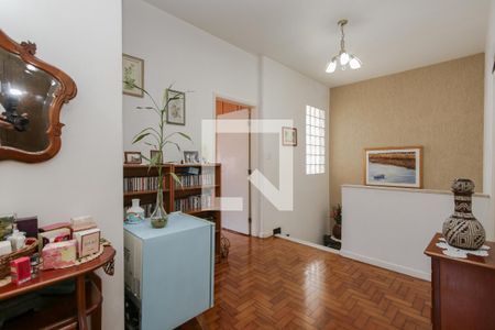 Casa à venda com 212m², 4 quartos e 3 vagas Casa à venda com 212m², 4 quartos e 3 vagasHall dos Quartos