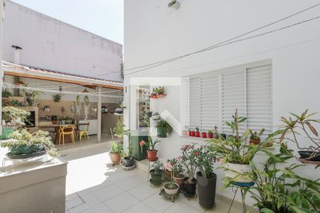 Casa à venda com 212m², 4 quartos e 3 vagas Casa à venda com 212m², 4 quartos e 3 vagasQuintal