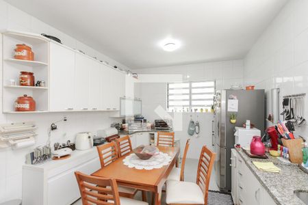 Casa à venda com 212m², 4 quartos e 3 vagas Casa à venda com 212m², 4 quartos e 3 vagasCozinha