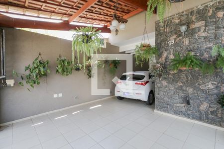 Casa à venda com 212m², 4 quartos e 3 vagas Casa à venda com 212m², 4 quartos e 3 vagasGaragem