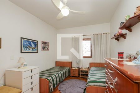 Casa à venda com 212m², 4 quartos e 3 vagas Casa à venda com 212m², 4 quartos e 3 vagasQuarto 1