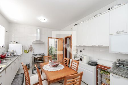 Casa à venda com 212m², 4 quartos e 3 vagas Casa à venda com 212m², 4 quartos e 3 vagasCozinha