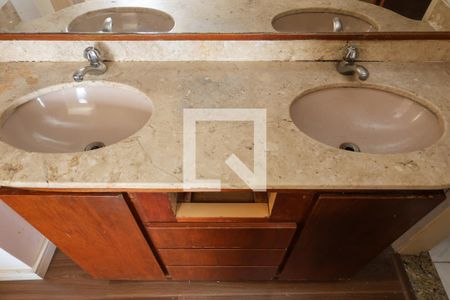 Apartamento à venda com 81m², 2 quartos e 1 vaga Apartamento à venda com 81m², 2 quartos e 1 vagaBanheiro