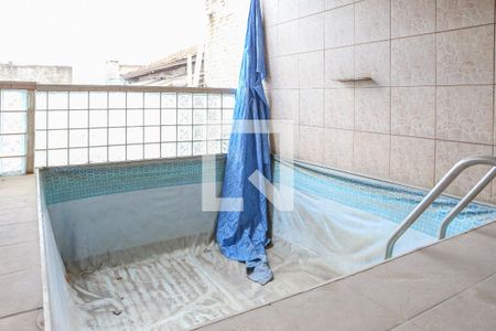 Casa à venda com 150m², 8 quartos e 2 vagas Casa à venda com 150m², 8 quartos e 2 vagasPiscina