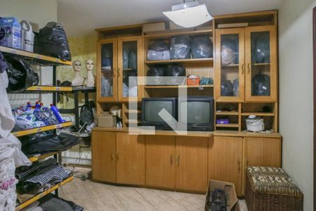 Casa à venda com 150m², 8 quartos e 2 vagas Casa à venda com 150m², 8 quartos e 2 vagasEscritório