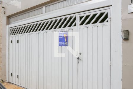 Casa à venda com 150m², 8 quartos e 2 vagas Casa à venda com 150m², 8 quartos e 2 vagasFachada