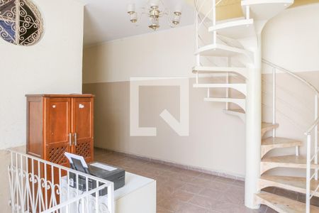 Casa à venda com 150m², 8 quartos e 2 vagas Casa à venda com 150m², 8 quartos e 2 vagasHall