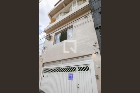 Casa à venda com 150m², 8 quartos e 2 vagas Casa à venda com 150m², 8 quartos e 2 vagasFachada