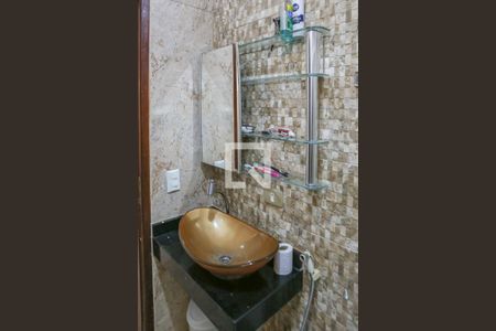 Casa à venda com 150m², 8 quartos e 2 vagas Casa à venda com 150m², 8 quartos e 2 vagasBanheiro Social 1