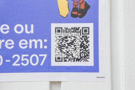 Casa à venda com 150m², 8 quartos e 2 vagas Casa à venda com 150m², 8 quartos e 2 vagasFachada