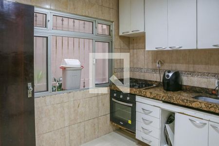 Casa à venda com 150m², 8 quartos e 2 vagas Casa à venda com 150m², 8 quartos e 2 vagasCozinha